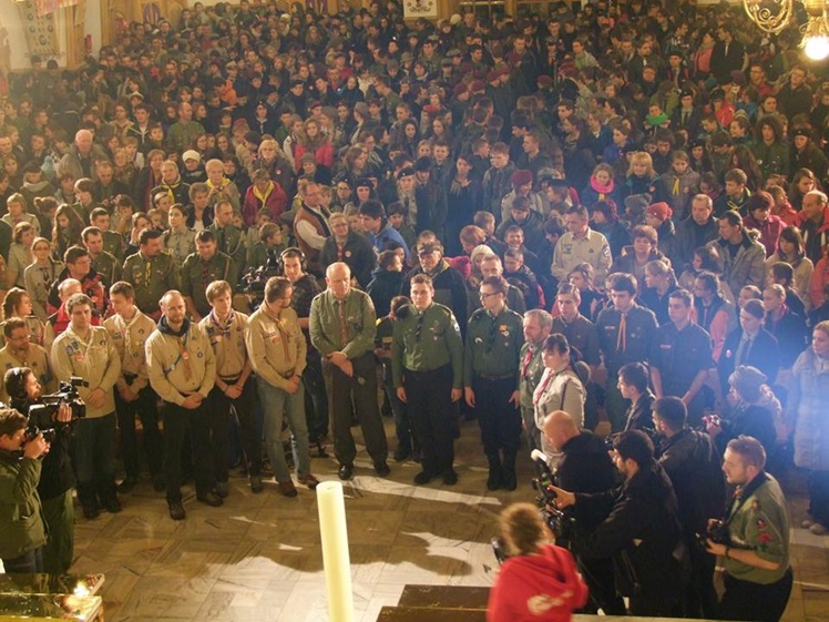 Betlejemskie Światło Pokoju już jest w Mielcu. Przyjechało z Zakopanego