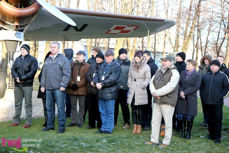 Odsłonięcie obelisku w hołdzie twórcom i zasłużonym dla przemysłu lotniczego w Mielcu