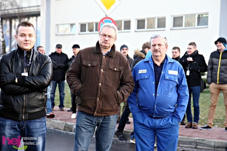 Odsłonięcie obelisku w hołdzie twórcom i zasłużonym dla przemysłu lotniczego w Mielcu