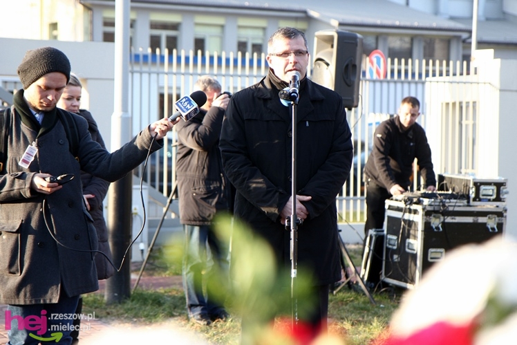 Odsłonięcie obelisku w hołdzie twórcom i zasłużonym dla przemysłu lotniczego w Mielcu