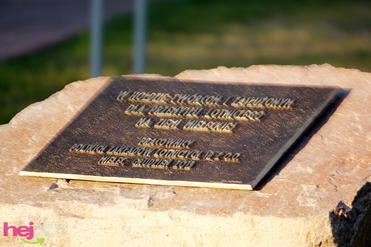 Odsłonięcie obelisku w hołdzie twórcom i zasłużonym dla przemysłu lotniczego w Mielcu