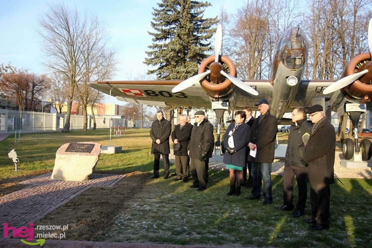 Odsłonięcie obelisku w hołdzie twórcom i zasłużonym dla przemysłu lotniczego w Mielcu