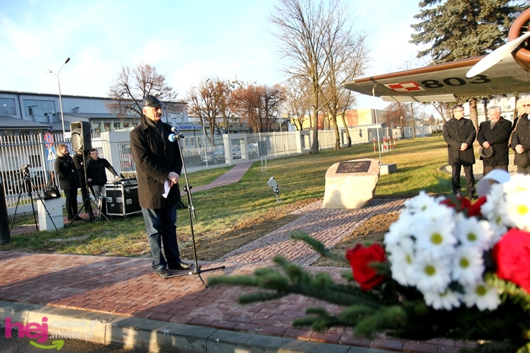 Odsłonięcie obelisku w hołdzie twórcom i zasłużonym dla przemysłu lotniczego w Mielcu