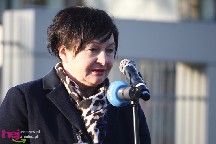 Odsłonięcie obelisku w hołdzie twórcom i zasłużonym dla przemysłu lotniczego w Mielcu