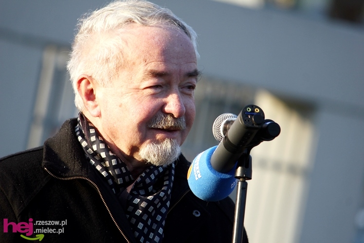 Odsłonięcie obelisku w hołdzie twórcom i zasłużonym dla przemysłu lotniczego w Mielcu