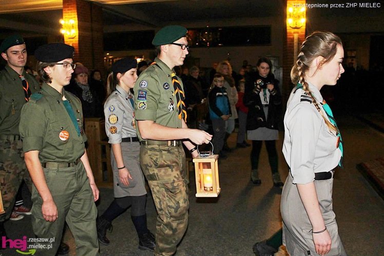 Betlejemskie Światło Pokoju trafiło do mieszkańców Mielca