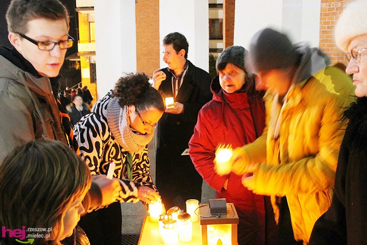 Betlejemskie Światło Pokoju trafiło do mieszkańców Mielca