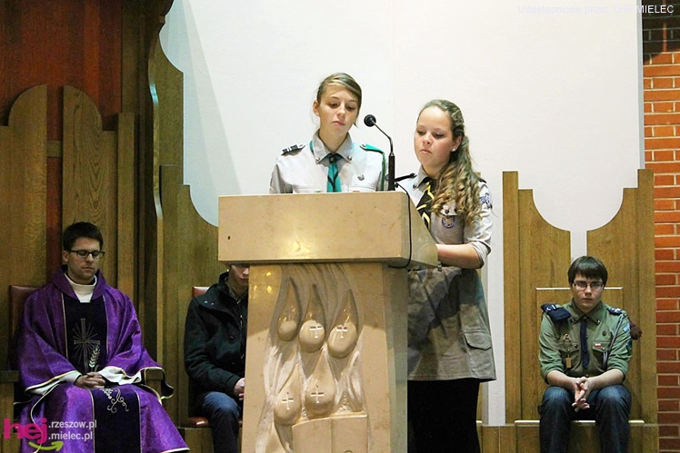 Betlejemskie Światło Pokoju trafiło do mieszkańców Mielca