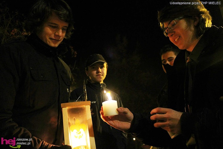 Betlejemskie Światło Pokoju trafiło do mieszkańców Mielca