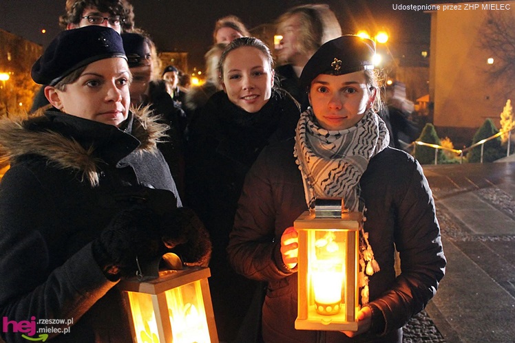 Betlejemskie Światło Pokoju trafiło do mieszkańców Mielca