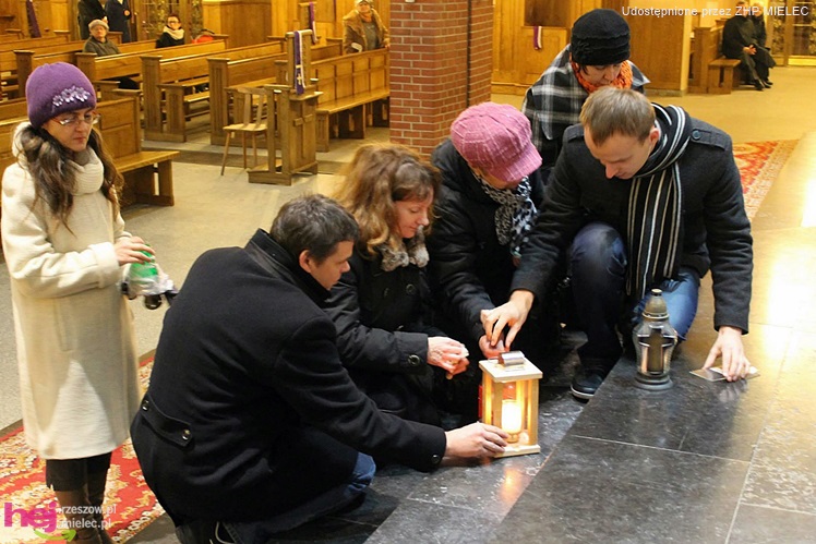 Betlejemskie Światło Pokoju trafiło do mieszkańców Mielca