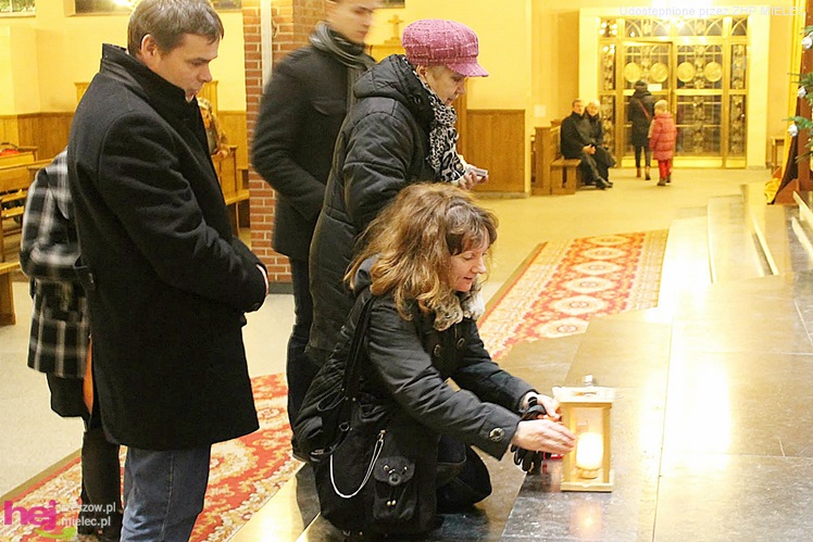 Betlejemskie Światło Pokoju trafiło do mieszkańców Mielca