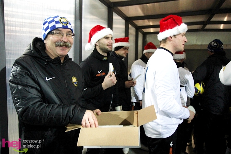 Mecz Wigilijny na Stadionie Miejskim: FKS Stal Mielec - Kibice Stali Mielec 4:6 (3:0)