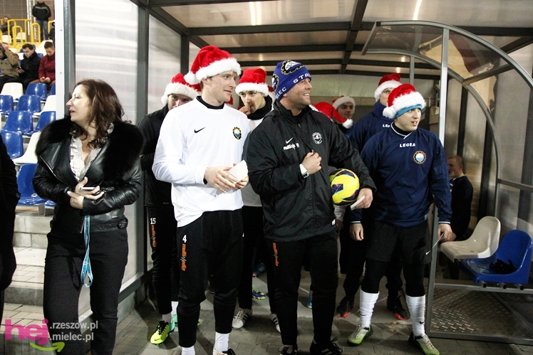 Mecz Wigilijny na Stadionie Miejskim: FKS Stal Mielec - Kibice Stali Mielec 4:6 (3:0)