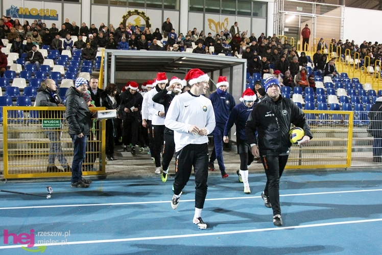 Mecz Wigilijny na Stadionie Miejskim: FKS Stal Mielec - Kibice Stali Mielec 4:6 (3:0)