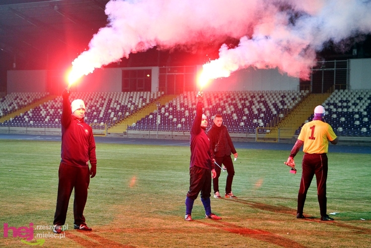 Mecz Wigilijny na Stadionie Miejskim: FKS Stal Mielec - Kibice Stali Mielec 4:6 (3:0)