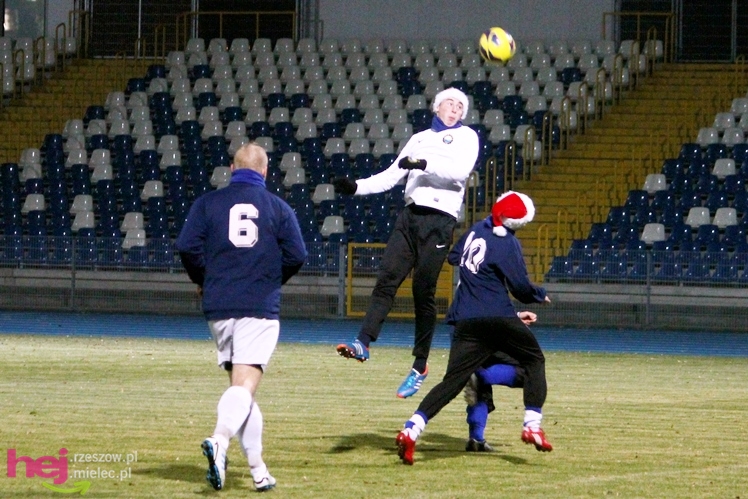 Mecz Wigilijny na Stadionie Miejskim: FKS Stal Mielec - Kibice Stali Mielec 4:6 (3:0)