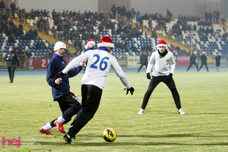 Mecz Wigilijny na Stadionie Miejskim: FKS Stal Mielec - Kibice Stali Mielec 4:6 (3:0)