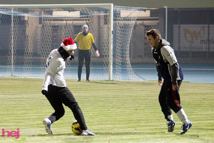 Mecz Wigilijny na Stadionie Miejskim: FKS Stal Mielec - Kibice Stali Mielec 4:6 (3:0)