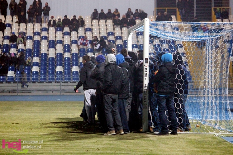 Mecz Wigilijny na Stadionie Miejskim: FKS Stal Mielec - Kibice Stali Mielec 4:6 (3:0)