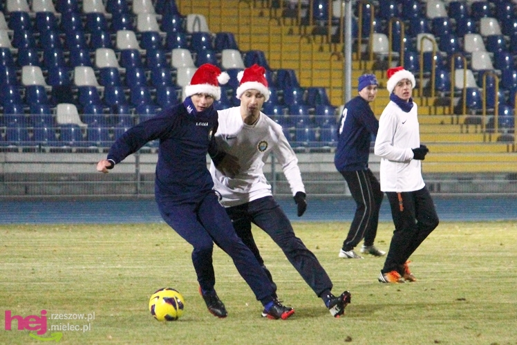 Mecz Wigilijny na Stadionie Miejskim: FKS Stal Mielec - Kibice Stali Mielec 4:6 (3:0)
