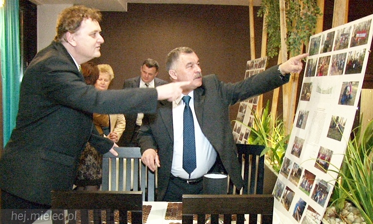 Wystawa Fotograficzna Oddziału Miejskiego PTTK w Mielcu na zakończenie Roku Turystycznego