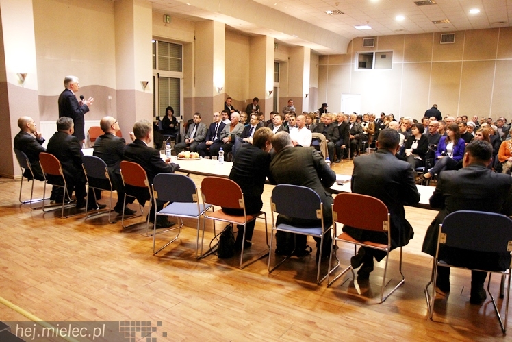 Gowin w Mielcu opowiadał o lepszej Polsce. Przyszło około 200 osób