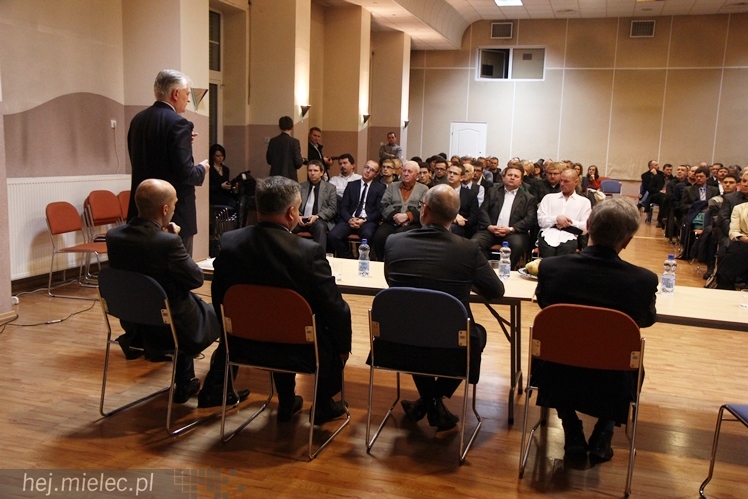 Gowin w Mielcu opowiadał o lepszej Polsce. Przyszło około 200 osób