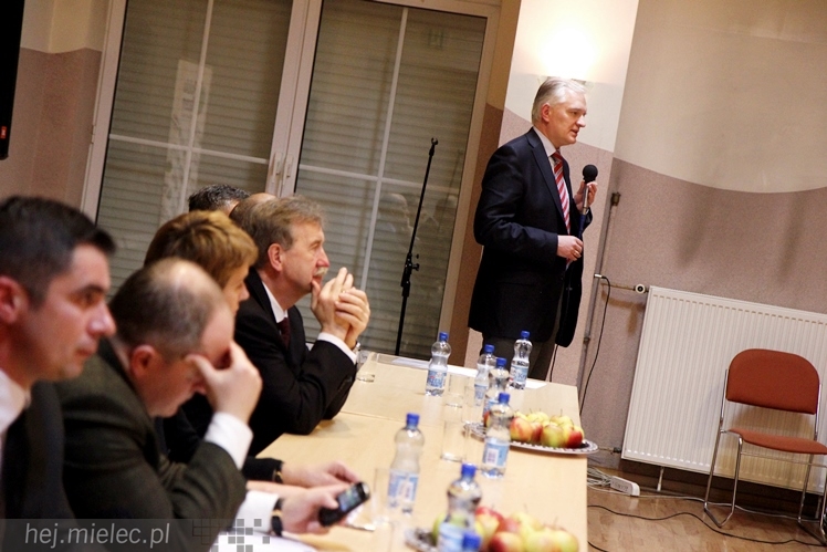 Gowin w Mielcu opowiadał o lepszej Polsce. Przyszło około 200 osób