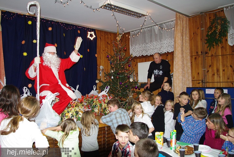 Świąteczne uroczystości dla podopiecznych świetlicy parafii MBNP
