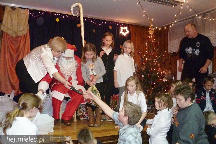 Świąteczne uroczystości dla podopiecznych świetlicy parafii MBNP