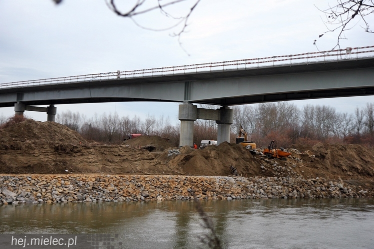 Trwa budowa mostów na Wiśle, Brniu i Wisłoce - stan robót na styczeń 2014