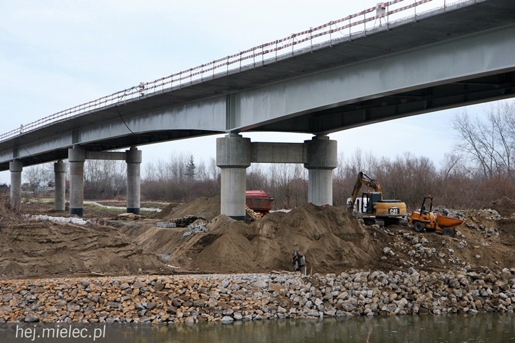 Trwa budowa mostów na Wiśle, Brniu i Wisłoce - stan robót na styczeń 2014