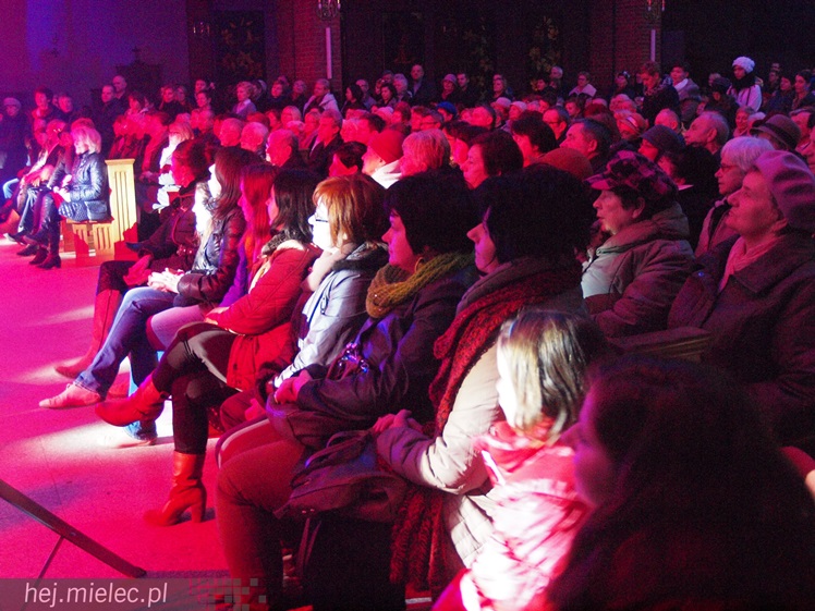 Mieczysław Szcześniak czarował głosem podczas koncertu kolęd w kościele MBNP