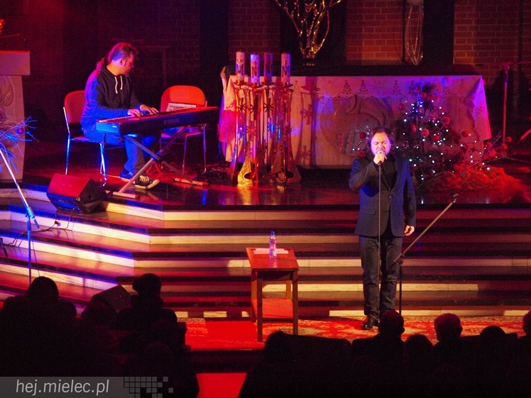Mieczysław Szcześniak czarował głosem podczas koncertu kolęd w kościele MBNP
