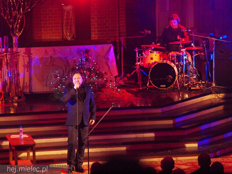 Mieczysław Szcześniak czarował głosem podczas koncertu kolęd w kościele MBNP