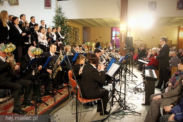 Mieleckie Kolędowanie w kościele MBNP w 2014 roku. W sumie 15 prezentacji
