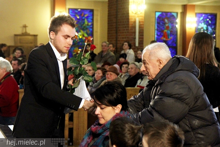 Mieleckie Kolędowanie w kościele MBNP w 2014 roku. W sumie 15 prezentacji