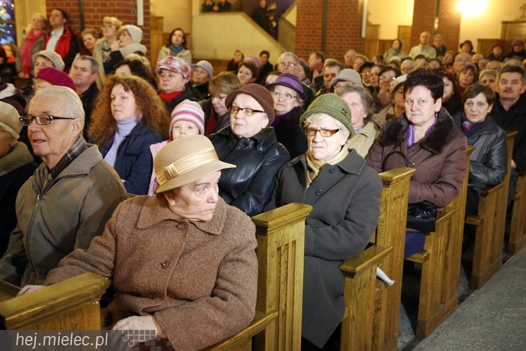 Mieleckie Kolędowanie w kościele MBNP w 2014 roku. W sumie 15 prezentacji