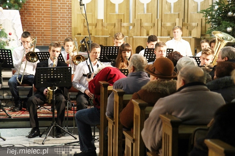 Mieleckie Kolędowanie w kościele MBNP w 2014 roku. W sumie 15 prezentacji