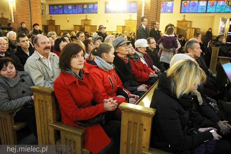 Mieleckie Kolędowanie w kościele MBNP w 2014 roku. W sumie 15 prezentacji
