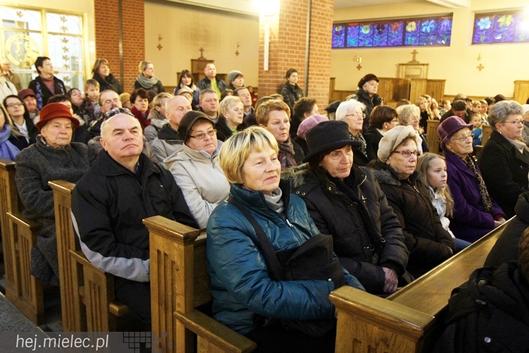 Mieleckie Kolędowanie w kościele MBNP w 2014 roku. W sumie 15 prezentacji