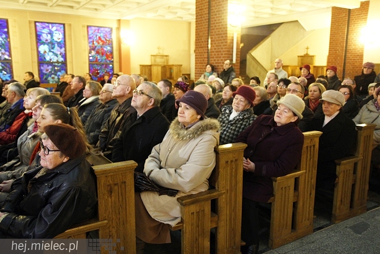 Mieleckie Kolędowanie w kościele MBNP w 2014 roku. W sumie 15 prezentacji