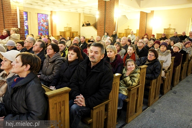 Mieleckie Kolędowanie w kościele MBNP w 2014 roku. W sumie 15 prezentacji
