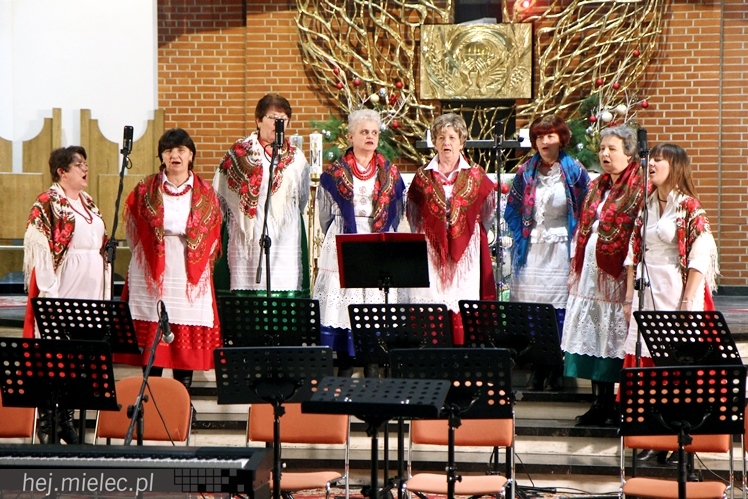 Mieleckie Kolędowanie w kościele MBNP w 2014 roku. W sumie 15 prezentacji