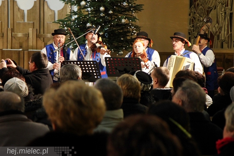 Mieleckie Kolędowanie w kościele MBNP w 2014 roku. W sumie 15 prezentacji