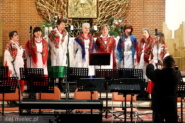 Mieleckie Kolędowanie w kościele MBNP w 2014 roku. W sumie 15 prezentacji