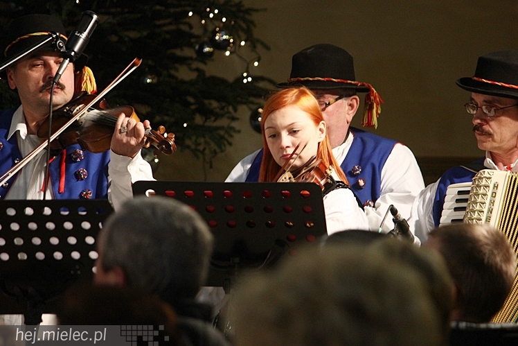 Mieleckie Kolędowanie w kościele MBNP w 2014 roku. W sumie 15 prezentacji
