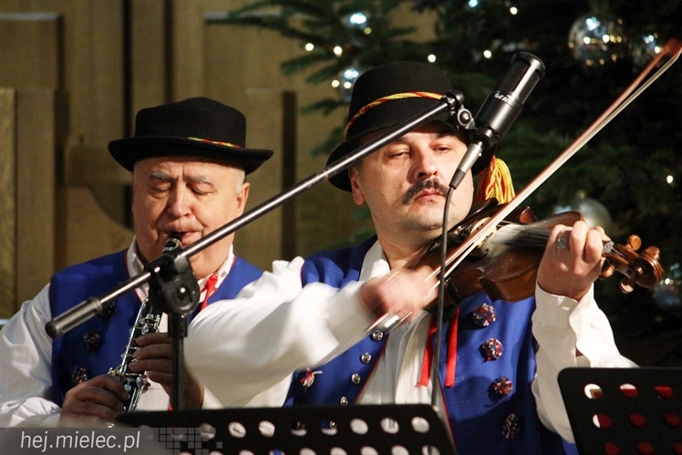 Mieleckie Kolędowanie w kościele MBNP w 2014 roku. W sumie 15 prezentacji