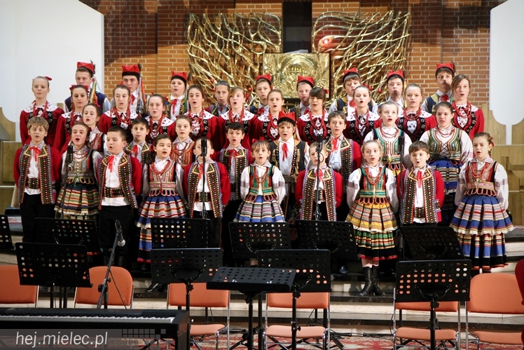 Mieleckie Kolędowanie w kościele MBNP w 2014 roku. W sumie 15 prezentacji